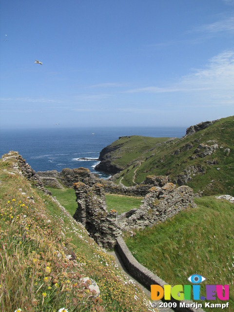 SX07274 View from mainland upper courtyard towards Barras Nose